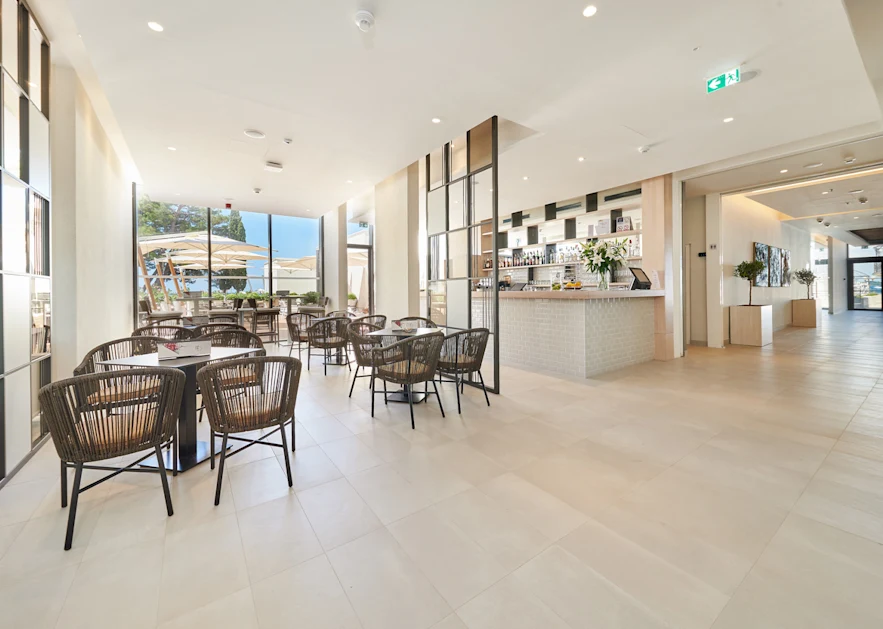 hotel-sipar-plava-laguna-lobby-bar-vivat-1