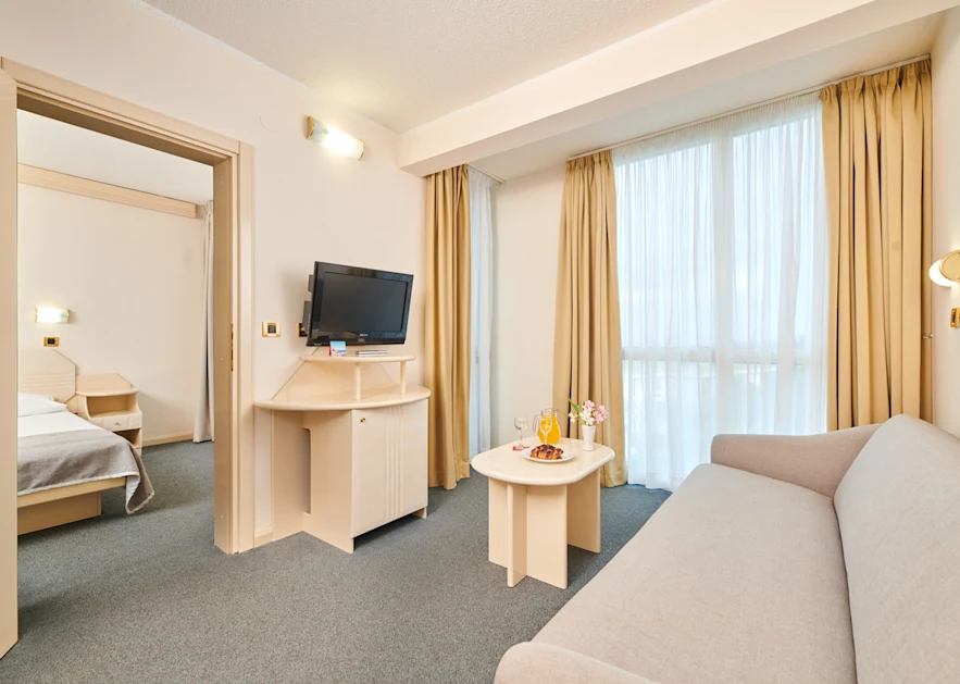 hotel-gran-vista-plava-laguna-economy-suite-with-balcony-2