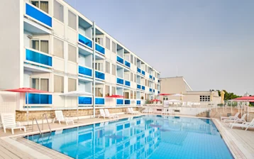 hotel plavi pools