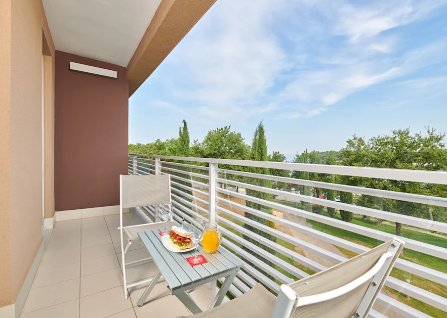 hotel-molindrio-plava-laguna-suite-with-balcony-park-side-3