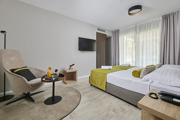 Superior soba z balkonom stran bazena - Family