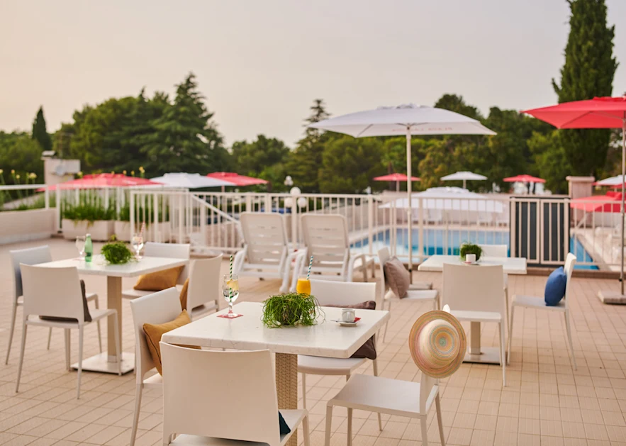 hotel-plavi-plava-laguna-swimming-pool-4