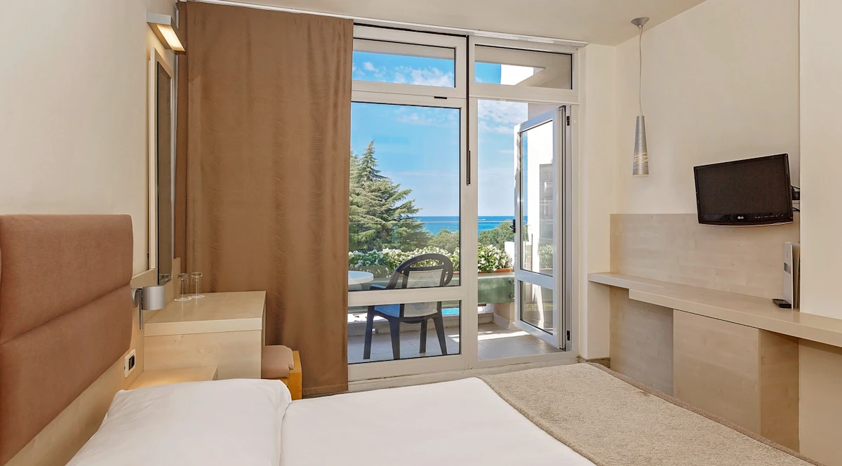 hotel-mediteran-plava-laguna-superior-room-with-balcony-sea-view