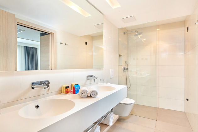 Park Resort Plava Laguna 2021 Hotel Park Suite with balcony sea side U4BM (1)