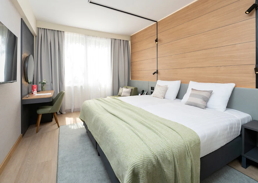 Pelegrin - Classic room with balcony park side (3)