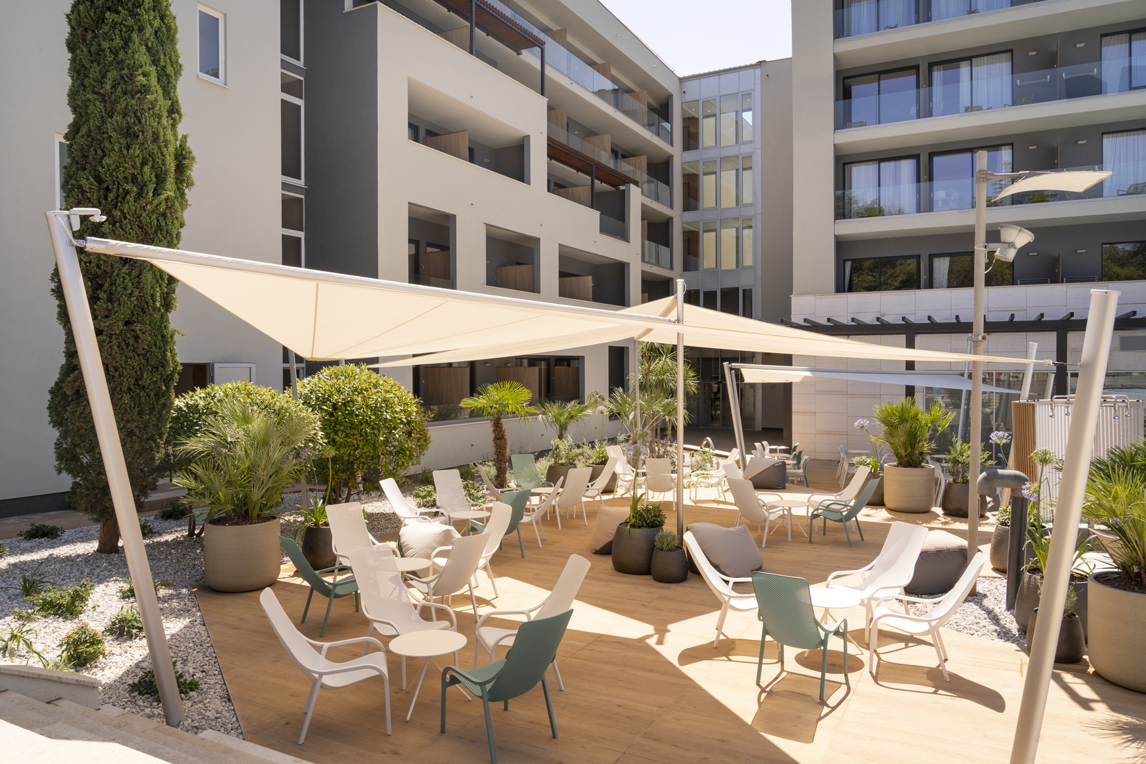 Hotel Garden Istra Plava Laguna 2026 Pool bar Piazza(20)