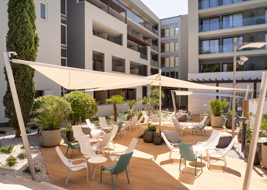 Hotel Garden Istra Plava Laguna 2026 Pool bar Piazza(20)