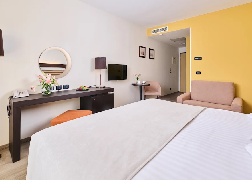 hotel-garden-istra-plava-laguna-accommodation units-premium-room-with-balcony-pool-side-connected-1