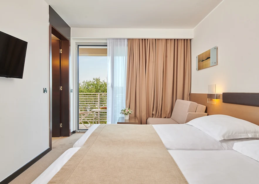 Hotel Molindrio Plava Laguna Superior room with balcony park side - extra bed - S3BP (1)