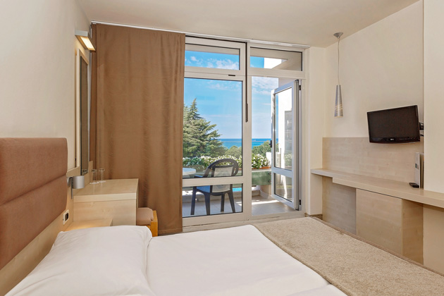 Hotel Mediteran Superior room with balcony sea view 5