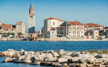 explore-destinations-umag-old town walk