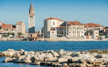 explore-destinations-umag-old town walk
