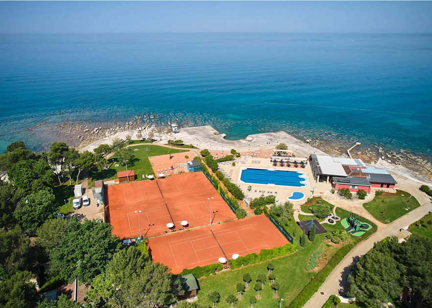 istrian-villas-plava-laguna-stella-maris-resort-plava-laguna-tennis-courts