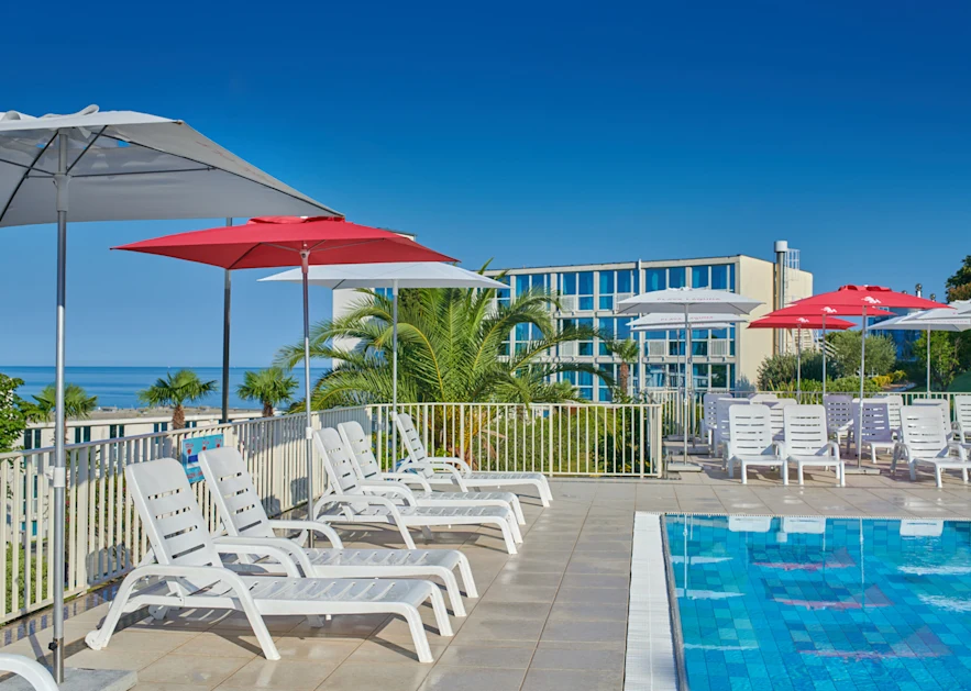 hotel-istra-plava-laguna-swimming-pool