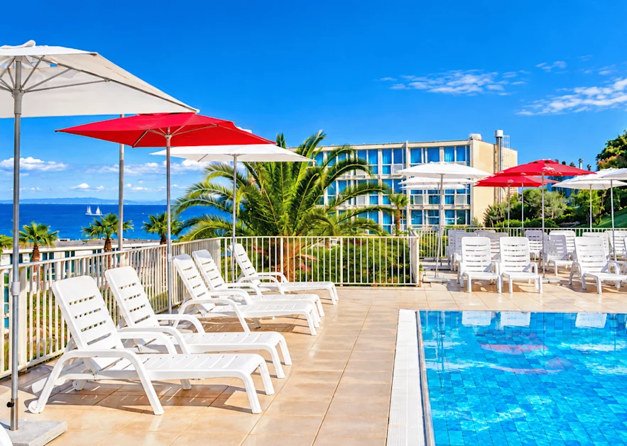hotel-istra-plava-laguna-swimming-pool