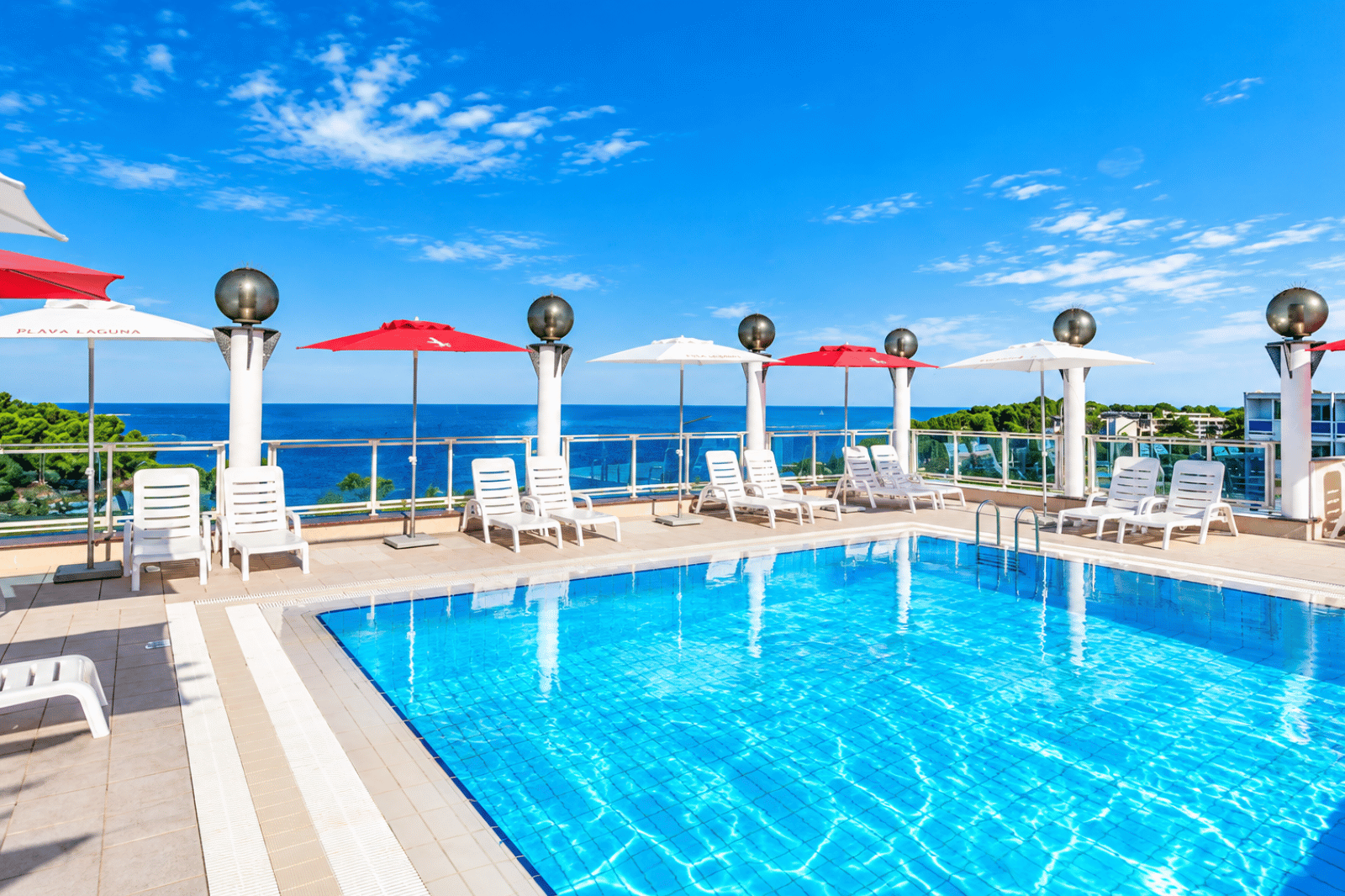 hotel gran vista pools