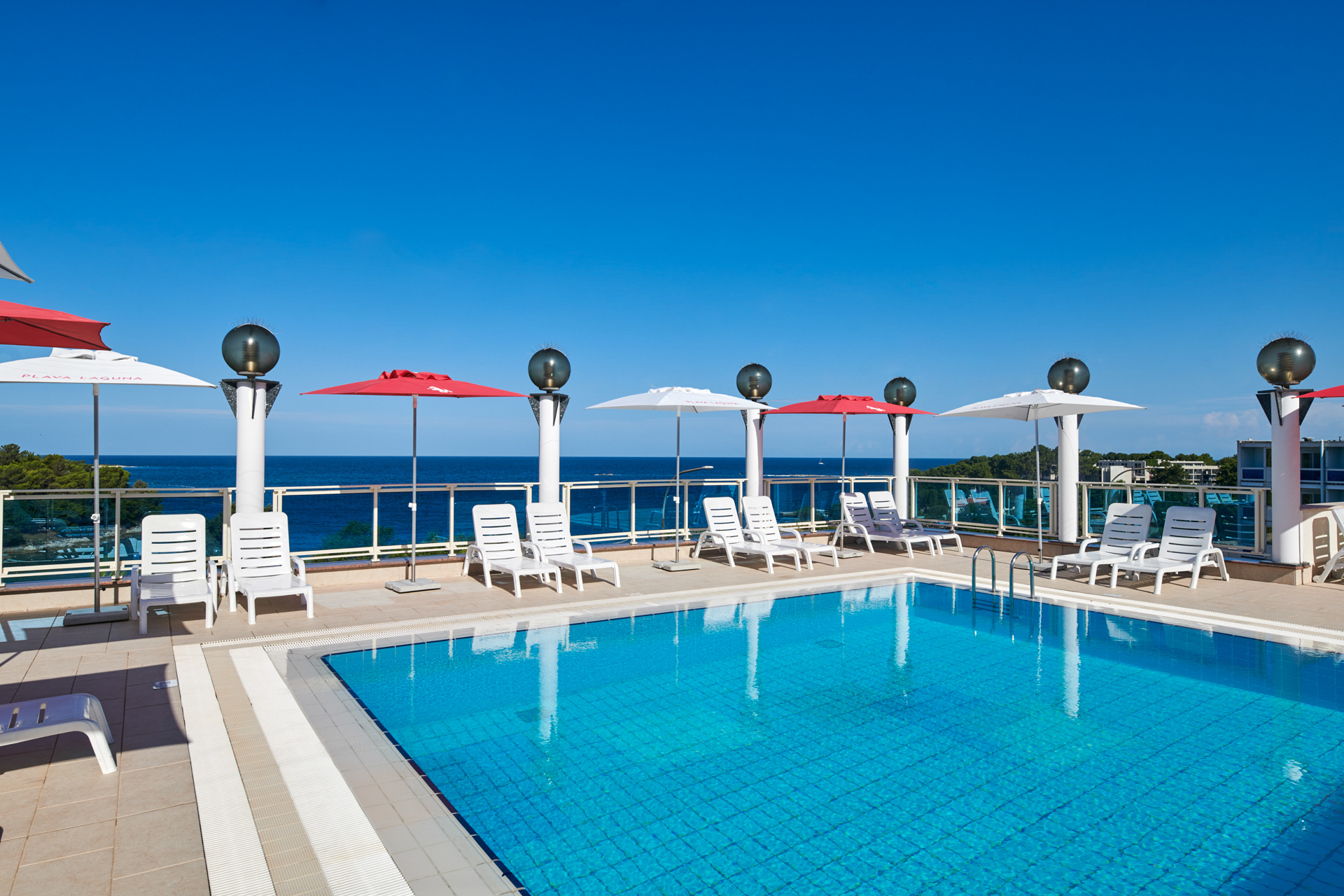 hotel gran vista pools