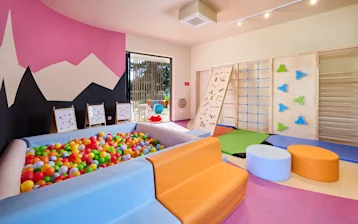 hotel-sipar-plava-laguna-punta-pool-animation-centre-1