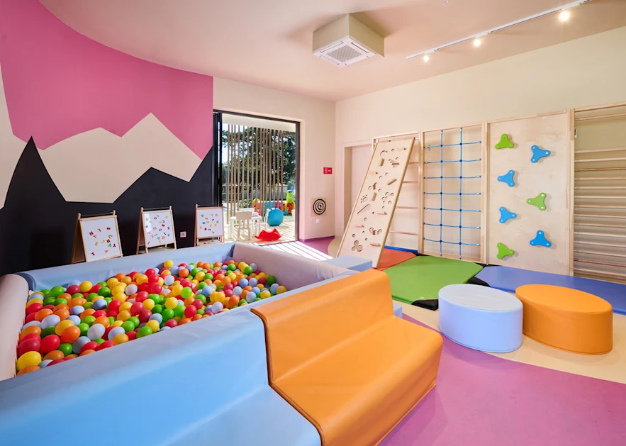 hotel-sipar-plava-laguna-punta-pool-animation-centre-1