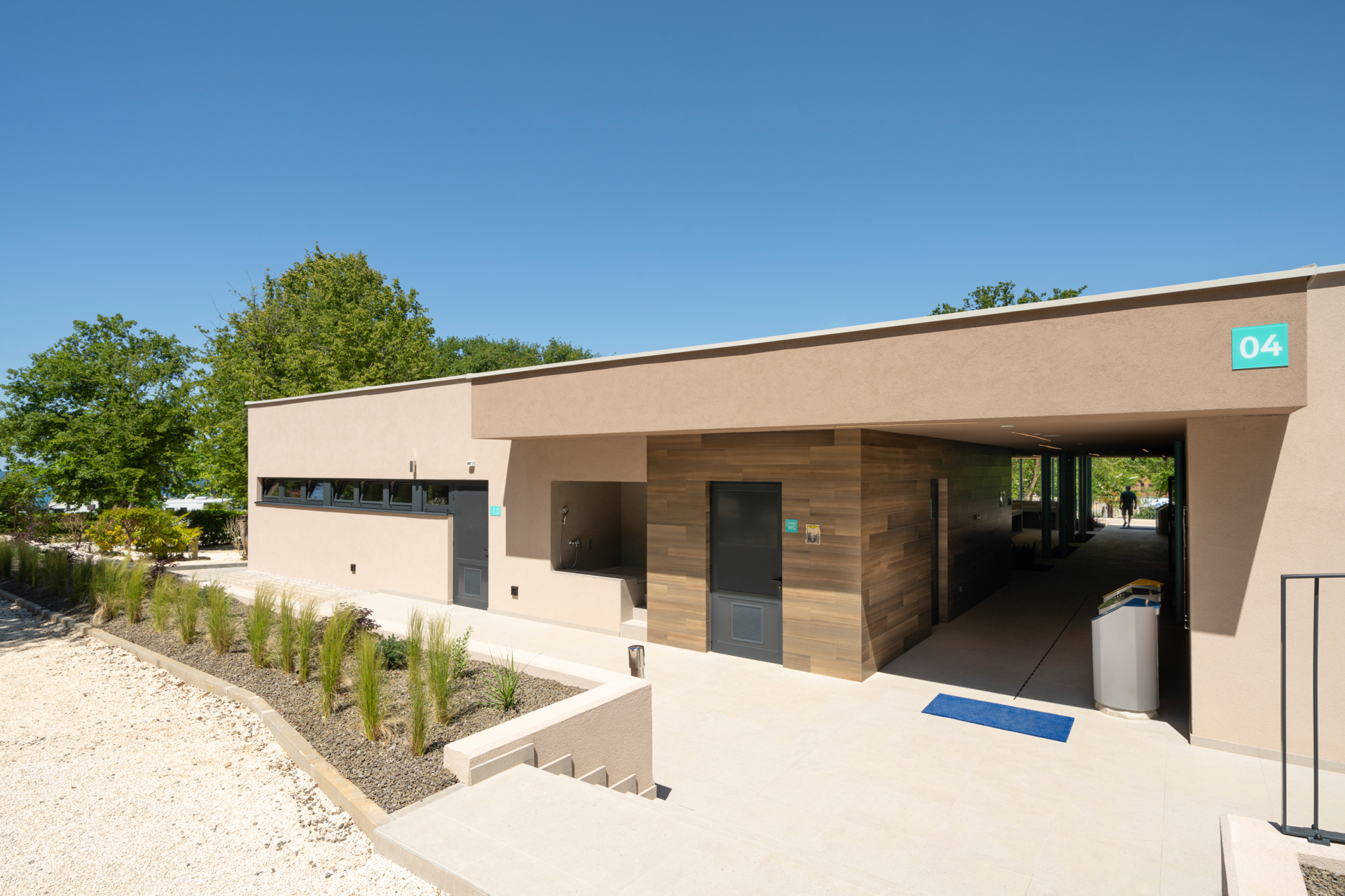 camping zelena laguna - sanitary facilities entrance