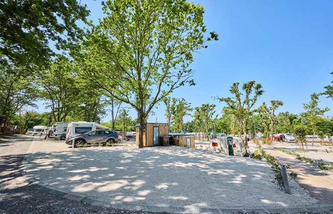 Camping Ulika superior-mare-pitch-with-bathroom