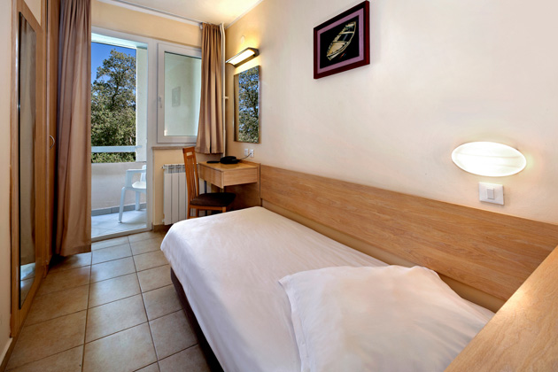 Hotel Delfin Plava Laguna Classic single room with balcony C1B-2