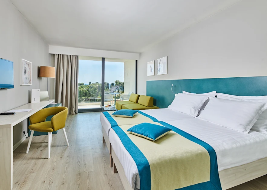 hotel-sipar-plava-laguna-classic-room-with-balcony-park-side-family