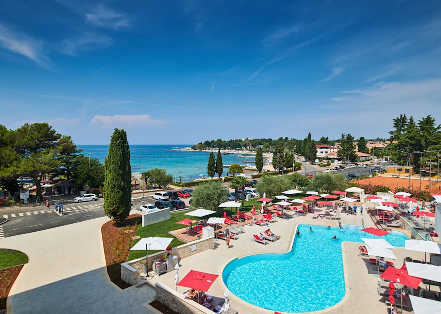 apartments-park-plava-laguna-hotel-park-front pool