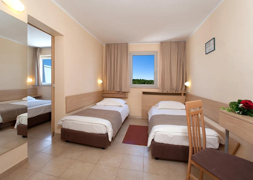 hotel-delfin-plava-laguna-classic-room-with-balcony-sea-side-family
