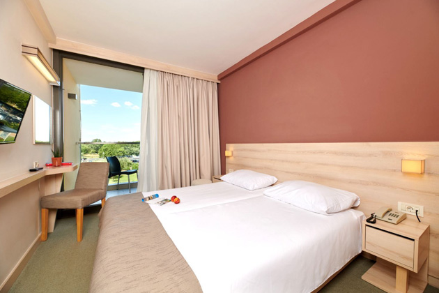 Classic Zimmer mit Balkon Parkseite - Connected