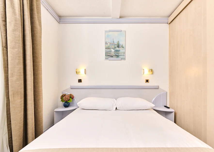 hotel-plavi-plava-laguna-economy-room-with-french-bed-park-side-2