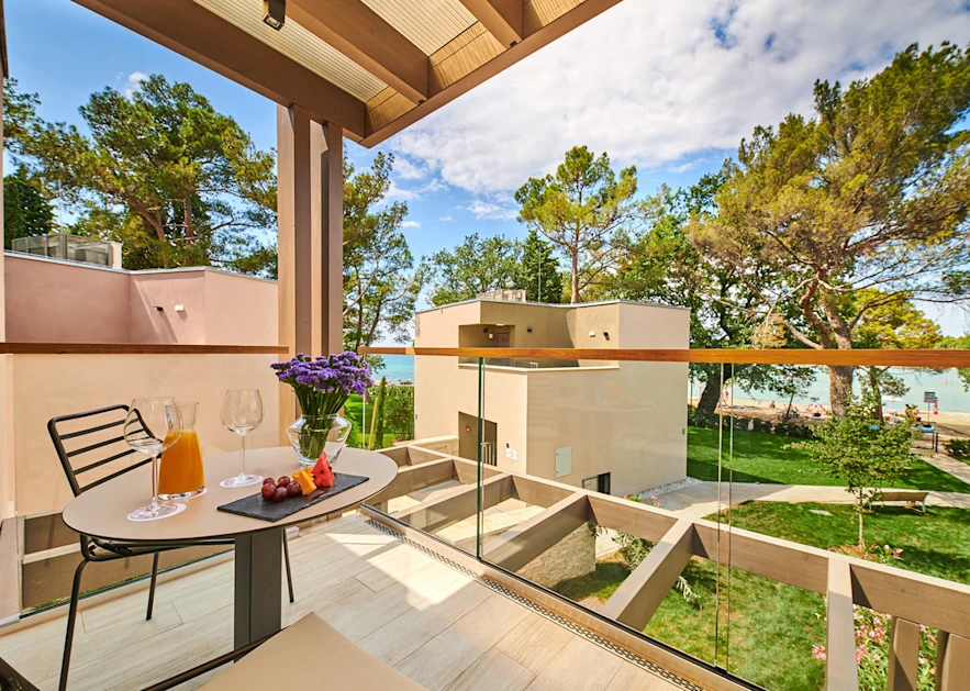 garden-suites-umag-classic-room-with-balcony-2