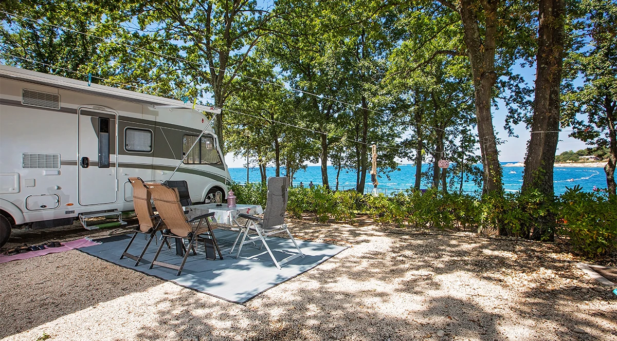 Camping-Bijela-Uvala-Luxurz-mare-pitch-1200x664