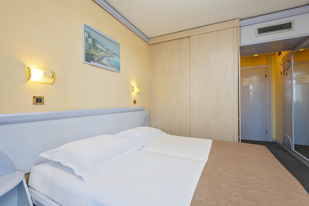Hotel Plavi Plava Laguna Classic room with balcony park side C2BP