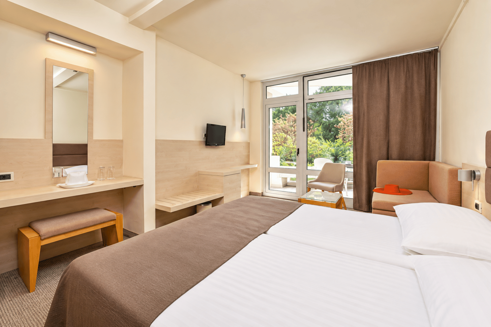 Classic room with balcony - extra bed