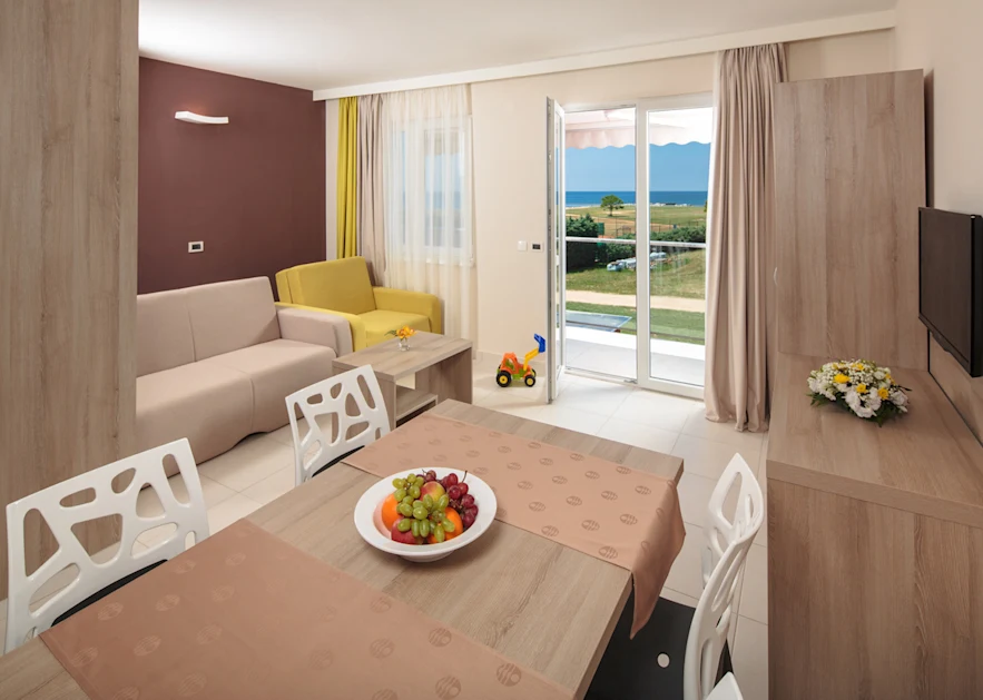 apartments-katoro-plava-laguna-katoro-superior-5-balcony-park-side