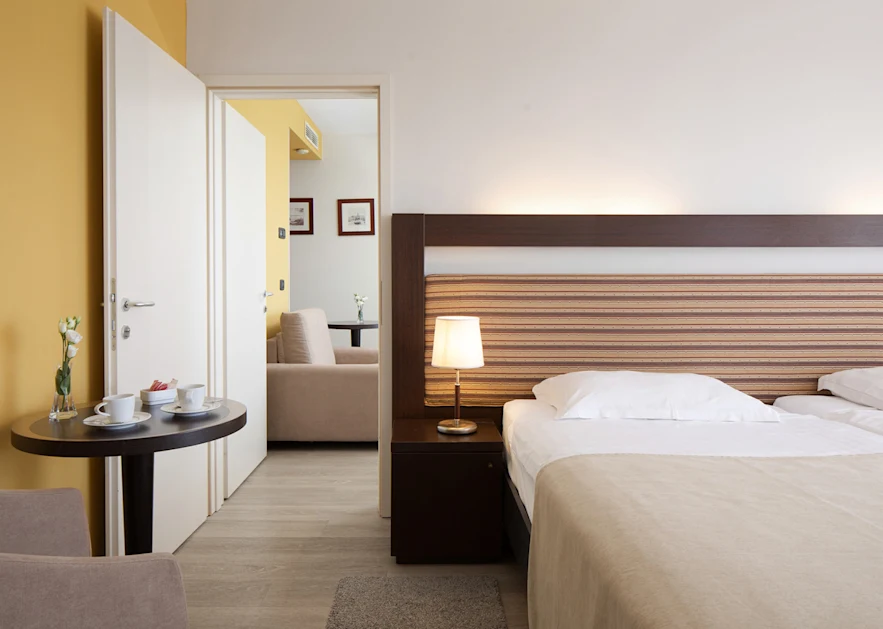 hotel-garden-istra-plava-laguna-accommodation units-premium-room-with-balcony-sea-side-connected