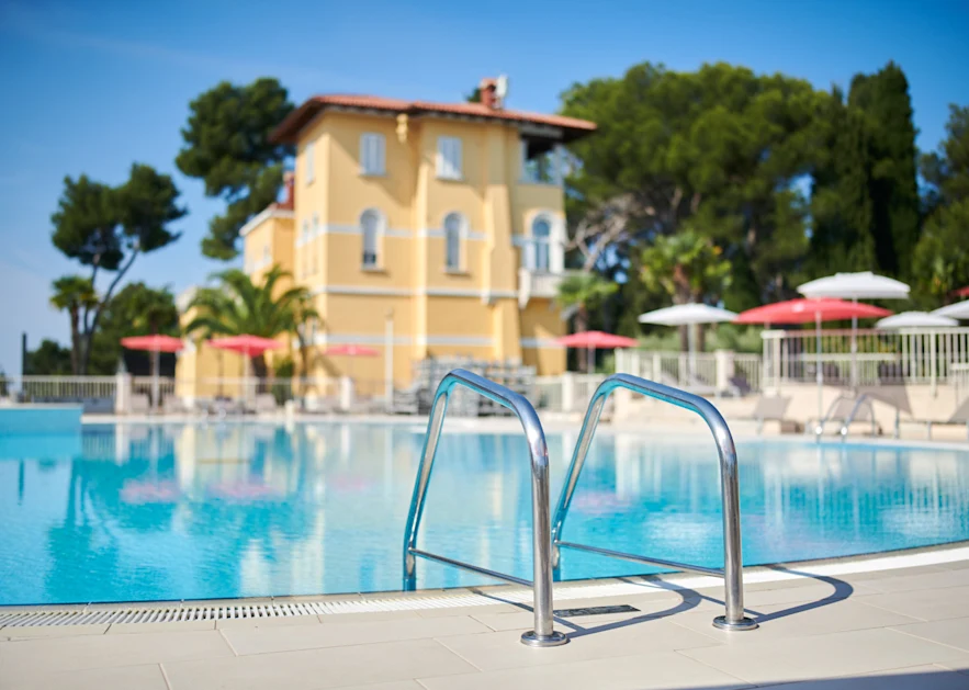 villas-bellevue-plava-laguna-swimming-pool