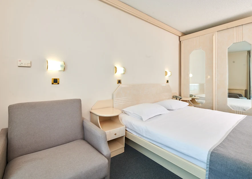 hotel-gran-vista-plava-laguna-economy room-2