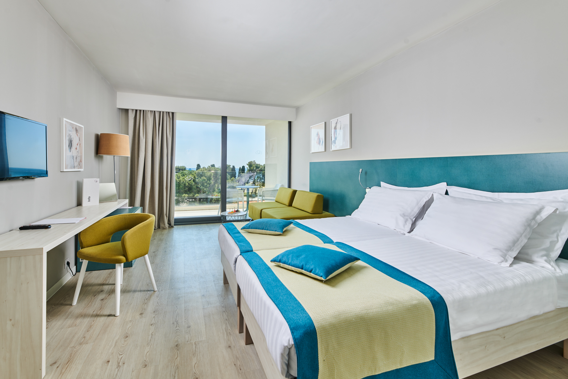 hotel-sipar-plava-laguna-classic-room-with-balcony-park-side-family