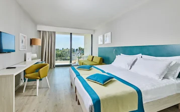 hotel-sipar-plava-laguna-classic-room-with-balcony-park-side-family