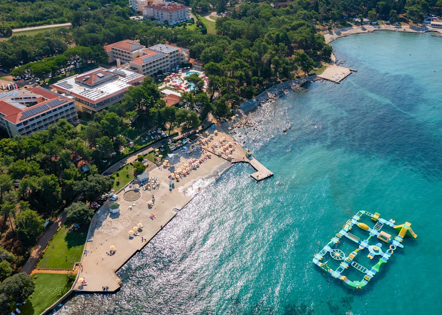 hotel-aurora-plava-laguna-beach-panorama-1