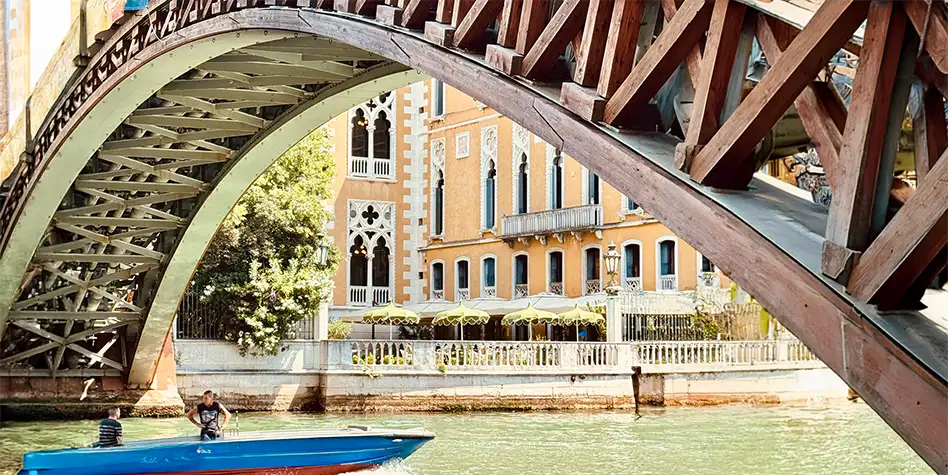 BlogPost_VeniceGuide2026_AccademiaBridge