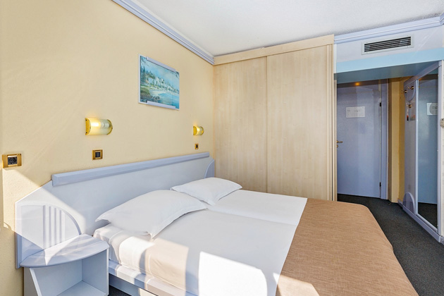 PL Hotel Plavi Classic room with balcony sea view4