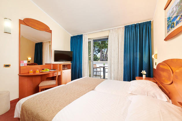 Superior soba z balkonom morska stran