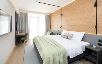 0014 Hotel Pelegrin Plava Laguna accomodation units 2025 Premium Connected 52BNC (2)