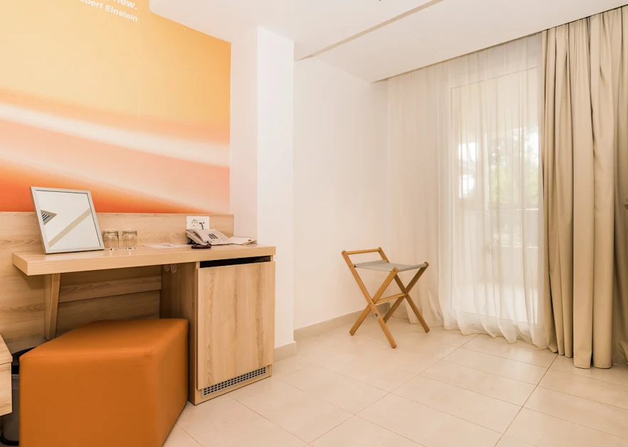residence-umag-plava-laguna-classic-room-with-balcony-park-side-c2bpd-2