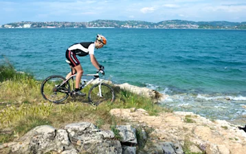 Active stay - bicycle next to the sea or on hills 6