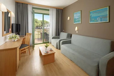 Hotel Aurora Plava Laguna 2024 Accommodation units Suite with balcony park side U4BP (4)