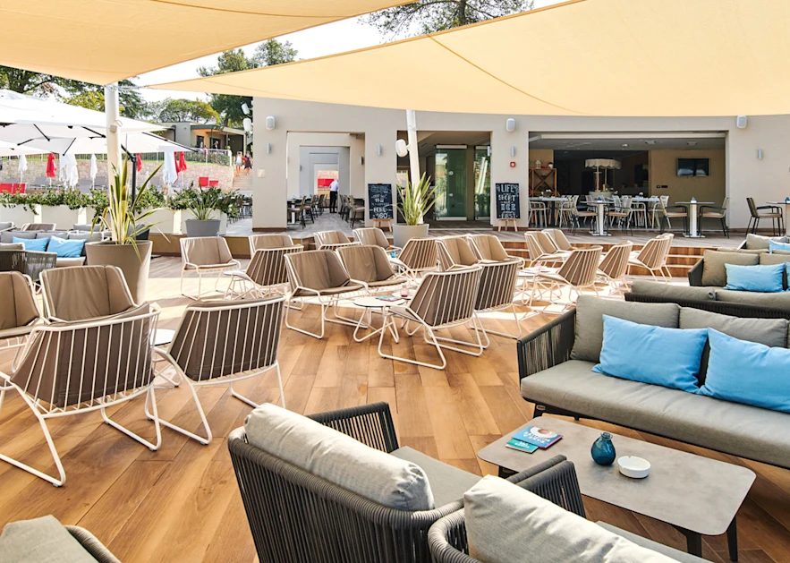 apartments-park-plava-laguna-pool lounge
